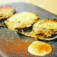 旬のサンマでチーズを巻き、オーブンでじっっっくりと焼き上げた激ウマ料理

ボリュームはありますが、一人１本のご注文を推奨いたします。
ケンカになります・・・
【価格】　680