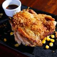 ホクホクで、もちもちな鶏ステーキ。
カサデルリオのバーベキューソースと相性が良く、鳥好きのお客様から絶大な支持を頂いております。

※１枚の価格