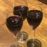 程よい甘さがクセになるスパークリングワイン。
女性にも男性にも人気で、3本開けるお客様もいらっしゃいます
イタリア/プーリア州で作られています