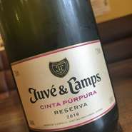 格が違う！スタッフ一同驚愕のおいしさ！

泡か！？味わいか！？おしえてくれ、何が違う！！
新鮮な空気を味わっているかのような最高のCAVAがここに・・・