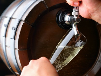 食事に華を添える『樽生スパークリング』で乾杯