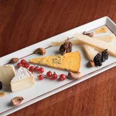 食べ頃を見極めて提供される『チーズ3種』