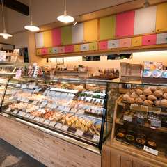 ショーケースの前では、子どもの瞳がキラキラと輝いています