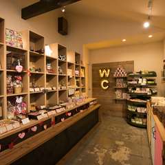 甘い香りが漂う店内で、ついあれもこれもと選ぶ楽しさを知る