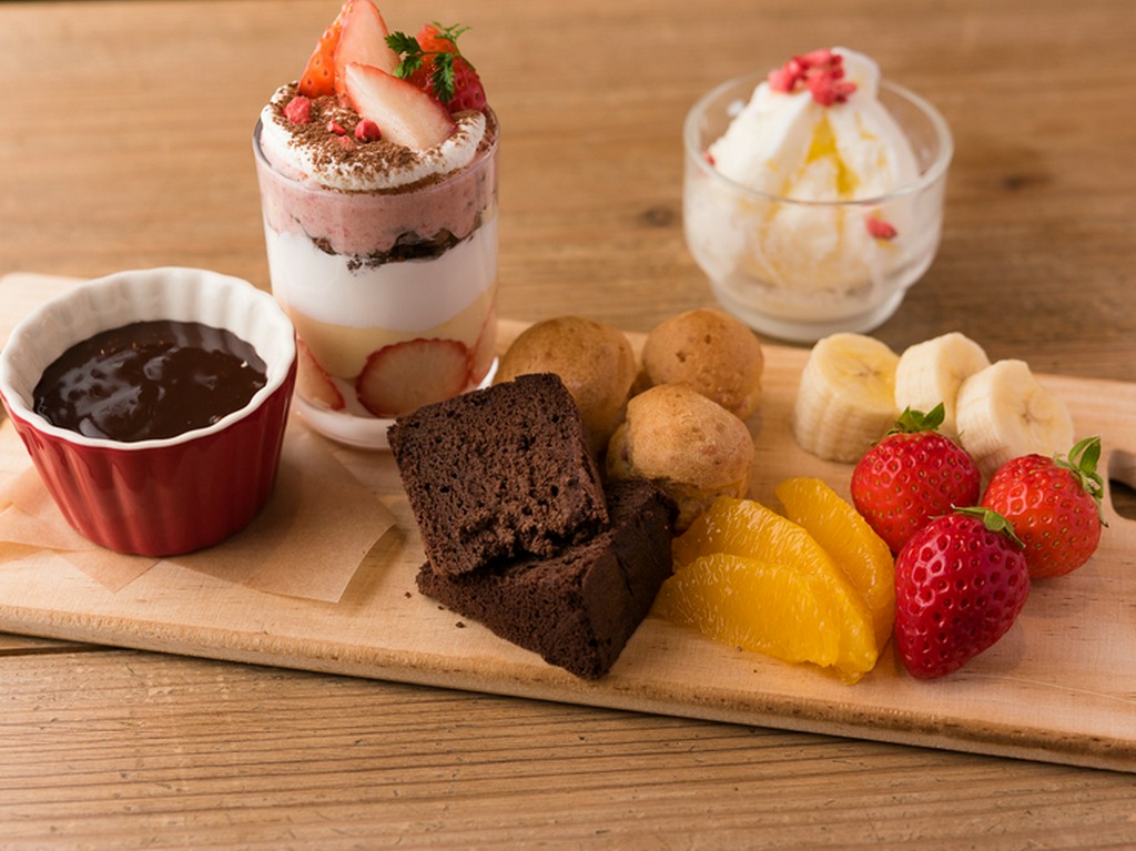 イートイン限定。茨木店オリジナルのお楽しみ！　季節毎に変わる新作スイーツ