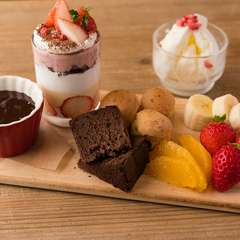 イートイン限定。茨木店オリジナルのお楽しみ！　季節毎に変わる新作スイーツ