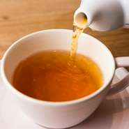 【茨木店】では、コーヒーの取り扱いはございません。上品な香りと深い味わいの「ムレナスティー」をお楽しみ下さい。イートインを楽しみに来られるお客様も大勢おられ、様々なフレーバーをご用意しております。