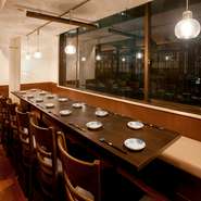 忘新年会や歓送迎会、同窓会や親睦会など仕事関係はもちろんプライベートで宴会を開きたいときには、ぜひ。月毎に変わるコース料理は、旬の食材を楽しめる内容で構成されています。