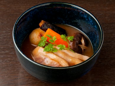 故郷の味を思い起こさせる、上品な甘辛さ『金沢郷土料理　合鴨の治部煮』