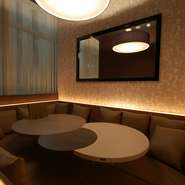 【KICHIRI 秋葉原】では、デートにぴったりな完全個室をご用意。完全個室で二人だけの特別なひとときをお楽しみ頂けます。
