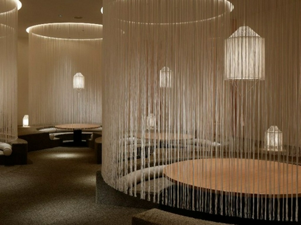 メディアで話題の「絨毯席」でまったり女子会を