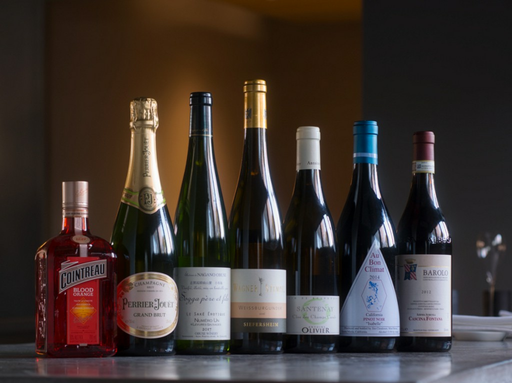 料理とのペアリングを意識したワインは常時約80種