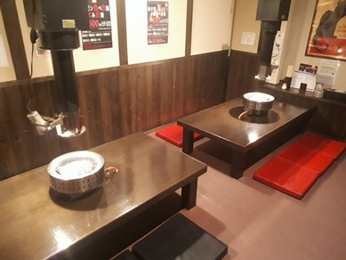 12名様までの小上がりのお席も御座います！
