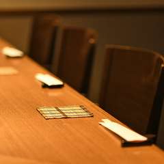 料理人の技や心意気を間近で楽しめるカウンター