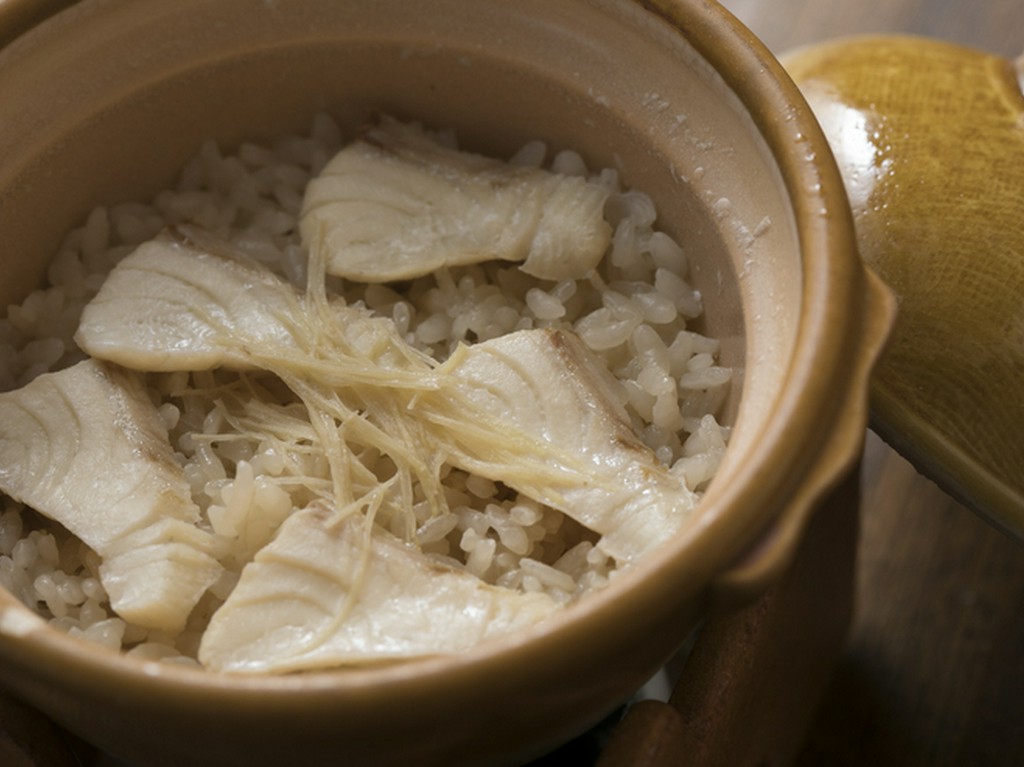 お米一粒ずつに旨みが凝縮されていく『鯛めし』