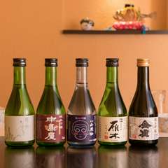 300mlの飲みきりサイズの地酒を10種ほど用意