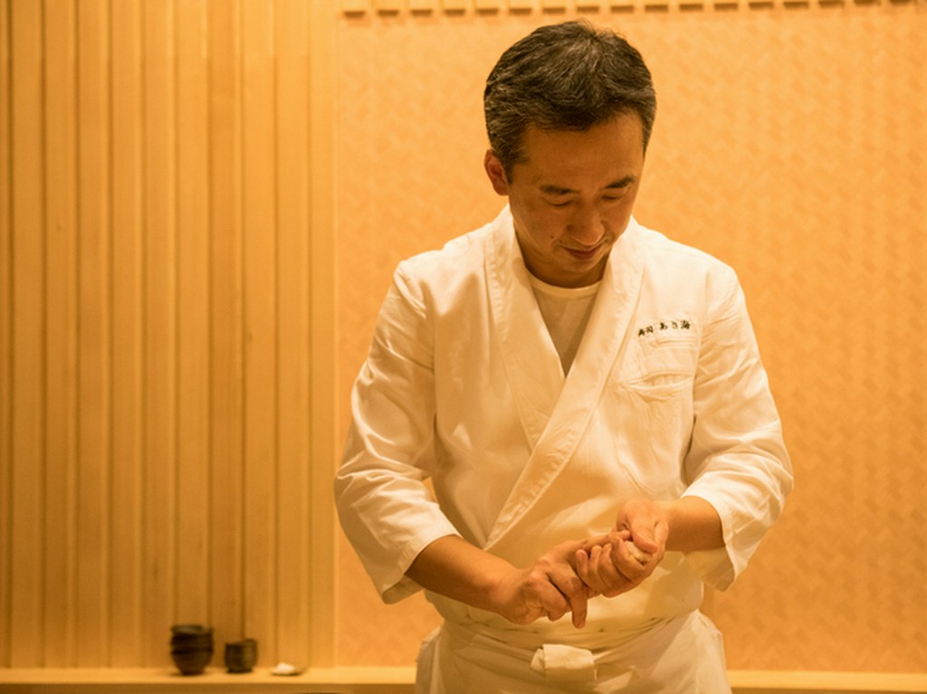 味や大きさに変化をつけ、ゲストに合わせた握りを提供