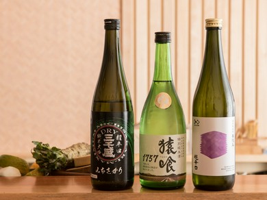 寿司との相性を考え、地元福岡の酒を中心にセレクト