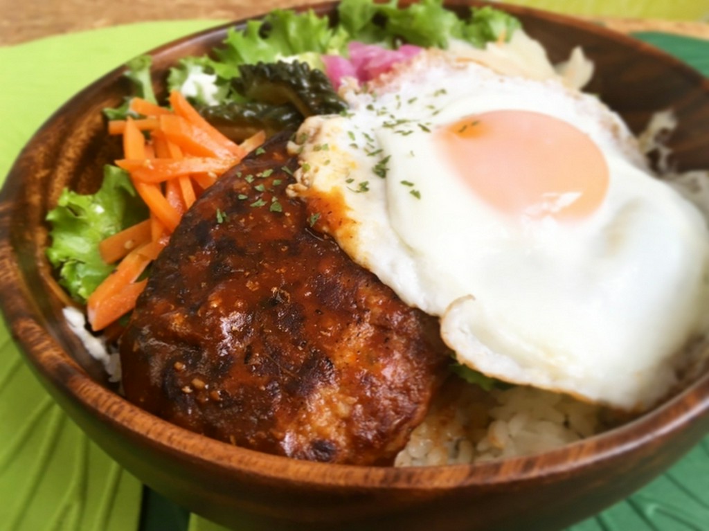 沖縄県産牛肉＆豚肉ハンバーグの『ロコモコ』