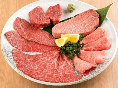 来店したらまずはこれを『本日の太田牛5種盛』(各2枚)