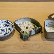 「40歳までは足し算を続け、そこから年齢に応じて間引いていく」ことが店主の展望。器に関しても同様で、名作家の陶器から切子、バカラまで、名だたる作品を買い集め、使用しています。