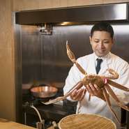 もっとも心がけているのは、食べ疲れしないこと。そのためにポーションや味の緩急ももちろんですが、料理をお出しするスピードも重視。スタッフにも「提供テンポも味のうち」と伝えています。