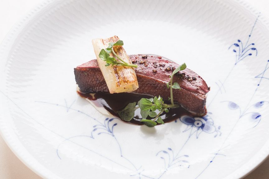 ジビエらしい力強い旨みが広がる『鴨のロースト』