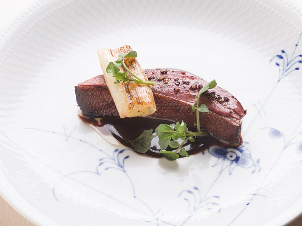 ジビエらしい力強い旨みが広がる『鴨のロースト』