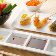 新鮮な魚介や地元の厳選食材を使用し、驚くほどにサクッと軽く揚がった絶品串揚げ10本と、オーナーこだわりのボトルワインが2名様ごとに1本お選びいただける特別コースをこの時期限定でお作りいたしました！