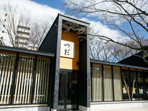 名古屋城東門横の「金シャチ横町」内