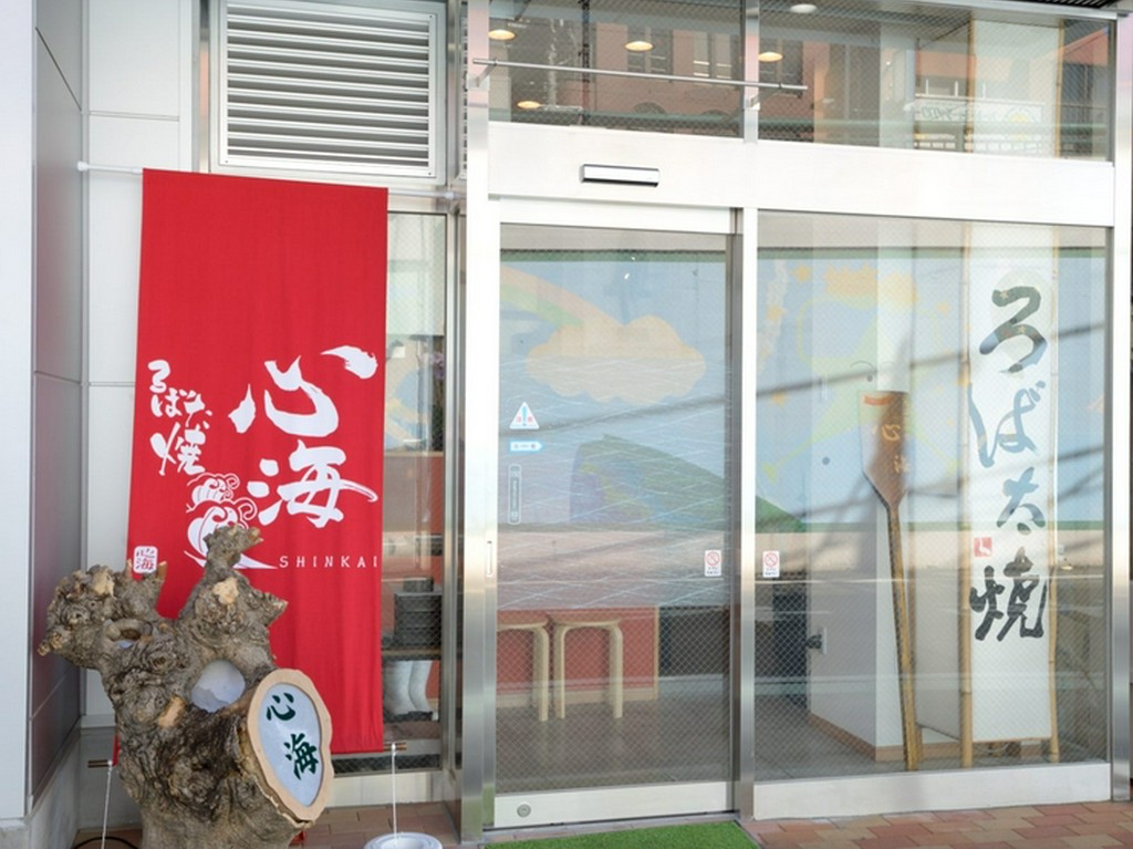 カウンター越しの会話を楽しみながら、ゆったりとくつろいで