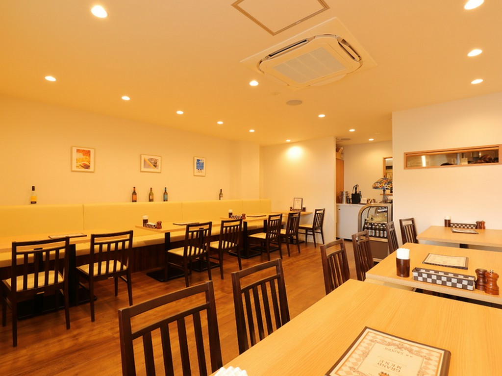 充実のパーティーコースは、別料金で飲み放題も付けられる