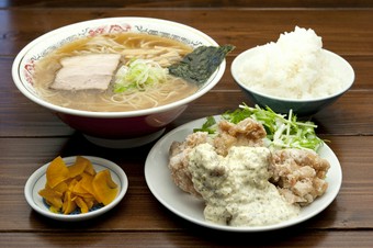 コスパ抜群！　ボリューム感たっぷりな『とり唐タルタル定食』