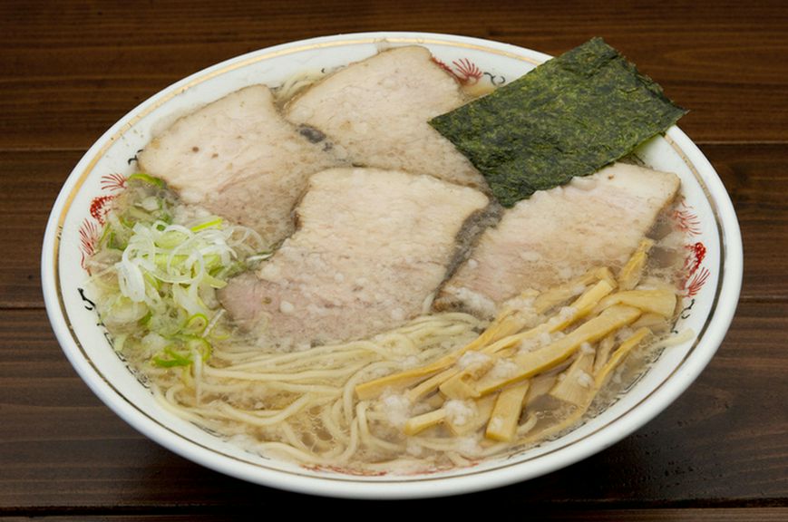 昔ながらの懐かしい味わい。看板の『醤油チャーシューそば』