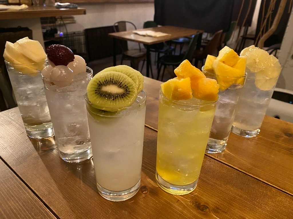 当店大人気の『ゴロゴロサワー』が飲み放題に！
写真映え間違いなしのお得なイチオシコースです♪