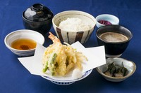 天ぷら盛り合わせ・自然薯のお刺身・麦ご飯・自然薯とろろ汁・赤だし・香の物