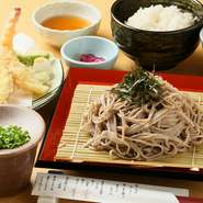 信州そば（温・ざる）・天ぷら盛り合わせ・自然薯とろろ汁・麦ご飯・香の物
