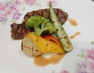 スペイン風オムレツ・ローストビーフ・スープ他ランチ・ディナーメニューよりお選びいただけます。《1部期間限定の商品もございます》
✳️お電話にてお問い合わせ・ご予約受付しております。