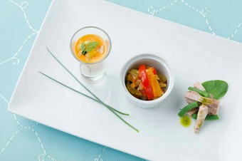 旬の野菜を積極的に取り入れた華やかなビジュアルの『前菜』