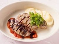 『メイン』は、実物を見て惹かれた食材を一番ふさわしいレシピで