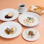 今月のオードブル・本日のお魚料理・今月のお肉料理・今月のデザート・パン・ドリンク
◇プラス￥350で本日のスープ追加出来ます。
※今月のお肉料理はプラス￥600で牛ロース、￥1000で牛フィレ肉へ変更出来ます。