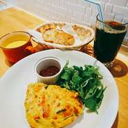 本日のスープ・スペイン風オムレツ・サラダ・パン・ドリンク付き
☆デザート《ガドーショコラとバニラアイス》プラス￥350
☆お魚・お肉料理料理・・プラス￥750で追加出来ます。
✳予約不可
