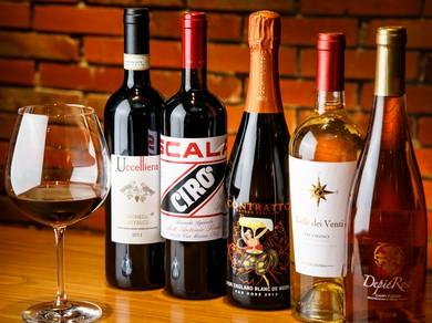 様々な風合いのイタリア産ワインで、料理とのペアリングを楽しむ