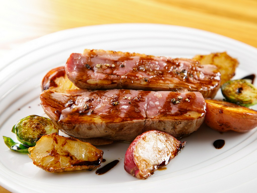 ハンガリー産鴨ムネ肉のロースト