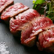 特別な日に相応しいブランド肉もご用意しています。 例えば“宮崎牛”のA5シャトーブリアン。やわらかくきめの細かい肉質と繊細な味わいは、赤身の旨味を存分に楽しめる最高級の一品です。