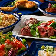 日替わりのおまかせメニューを7種類詰め合わせた、お集まりの際におすすめのボックスメニュー。前菜・サラダ・お肉の盛り合わせ・ガーリックライスなど、当店自慢の味わいを余す事無くご堪能いただけます。