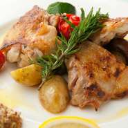 地鶏本来の味わいを楽しめる『山口県産　長州鶏のグリル　岩塩とレモン添え』