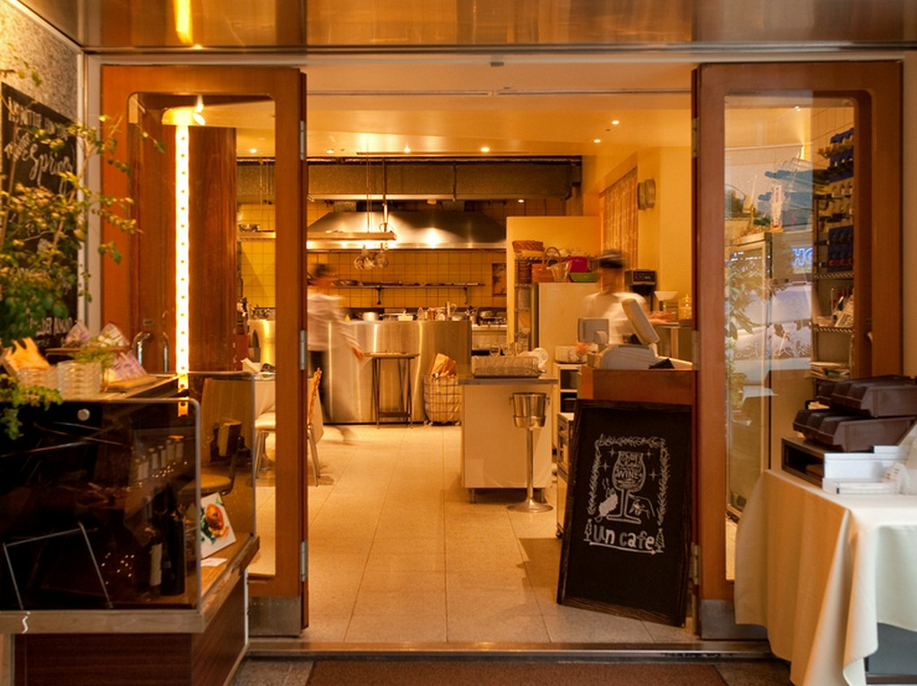 明るく入りやすい雰囲気のエントランス