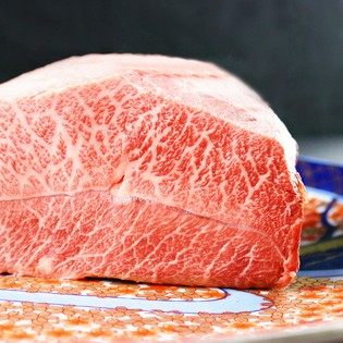 芝浦直送黒毛和種。部位ごとに異なる旨みを余すことなく堪能