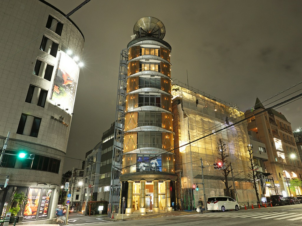 ビル最上階にある、時代にアンテナを張り巡らせた隠れ家